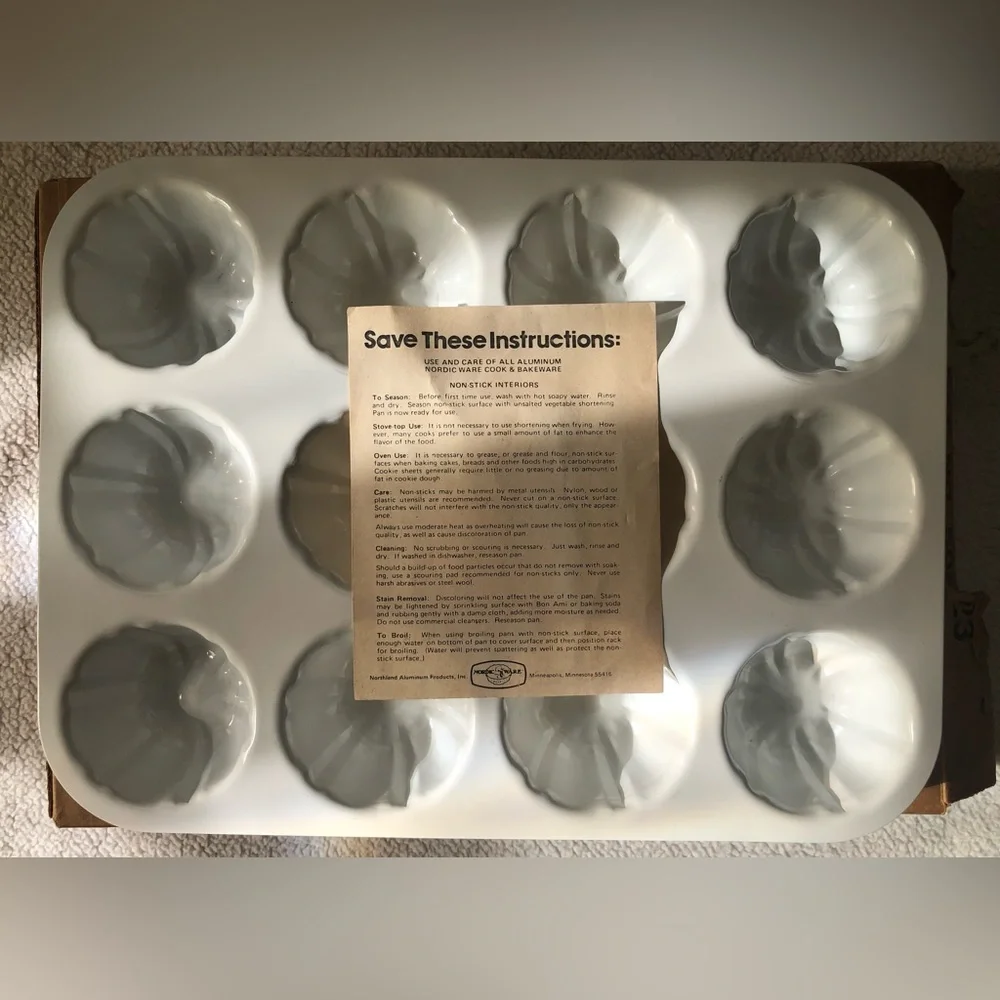 Vintage Nordic Ware Yellow 12-Cavity Mini Bundt Cake Pan 50824 NIB